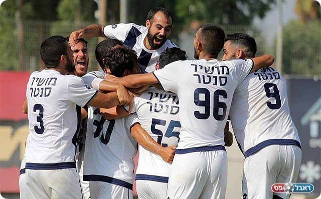 שחקני כפר קאסם חוגגים ניצחון ענק (לירן דורף)